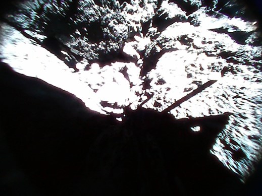 Image credit: JAXA Rover 1A фото с поверхности тень от антенны