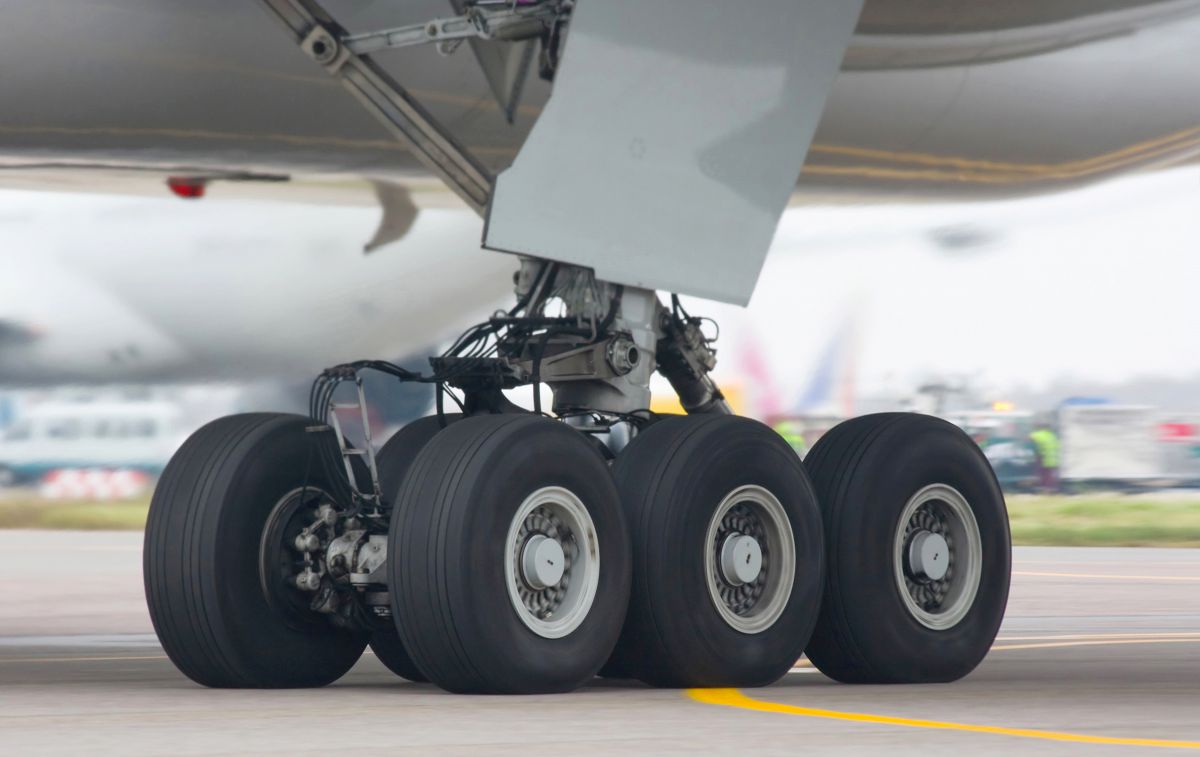 Boeing 777 300 chassis