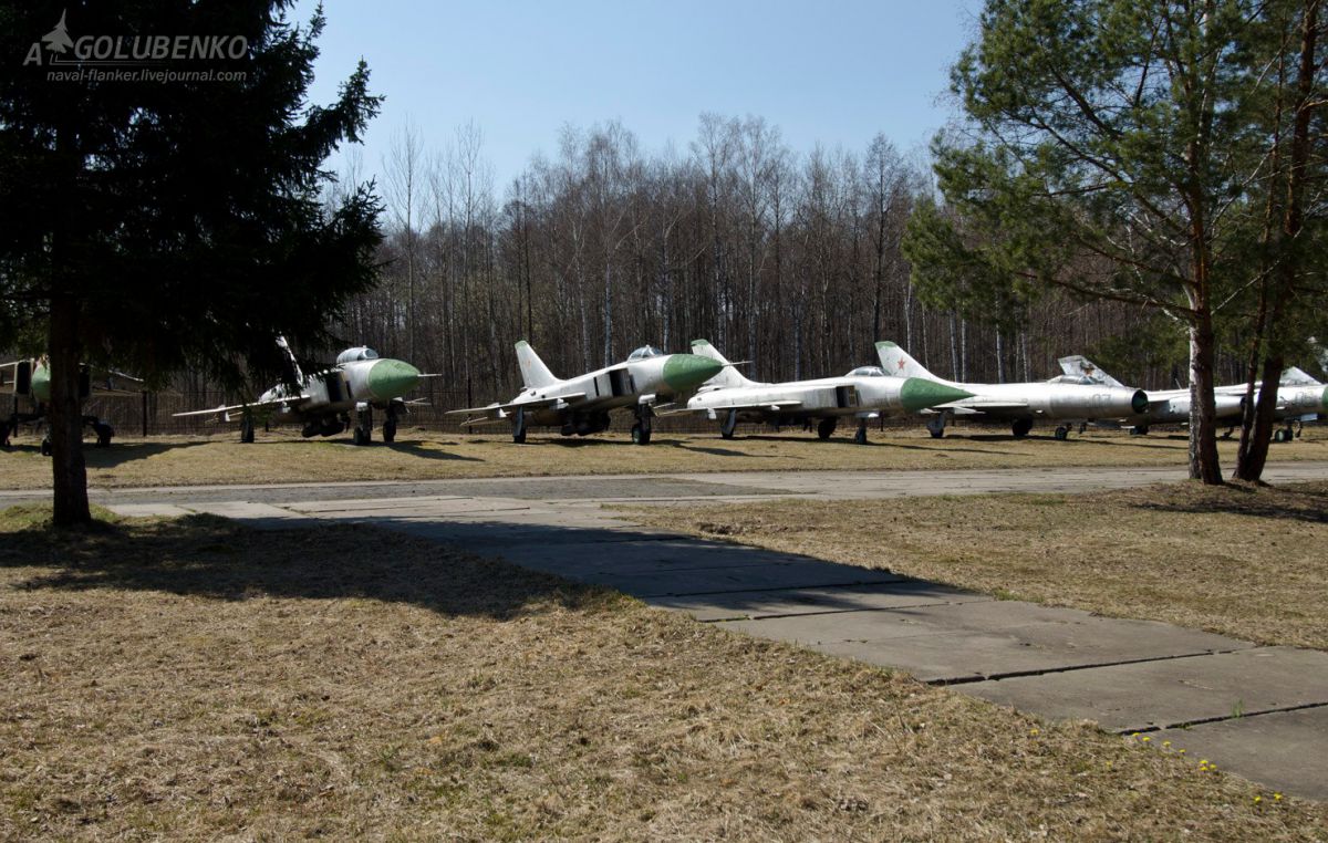 МиГ-23, Су-15УТ, Су-15ТМ, Су-15(??) Су-9, Як-28П
