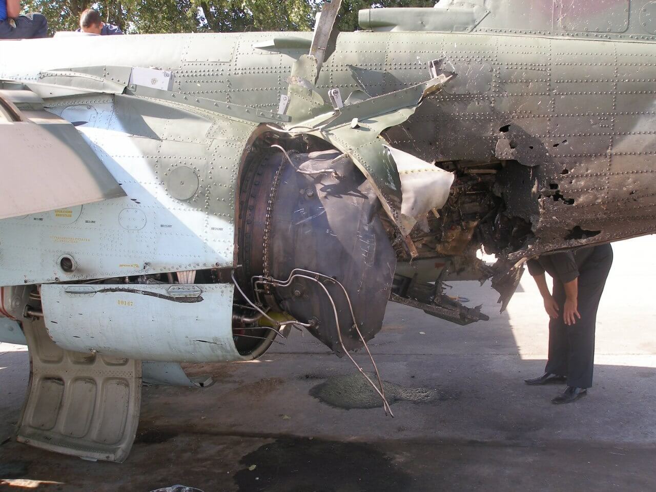 Раненый борт. Топливный бак Су 25. Су-25 сопла. Су-25 воздухозаборники. Су 25 07 борт.