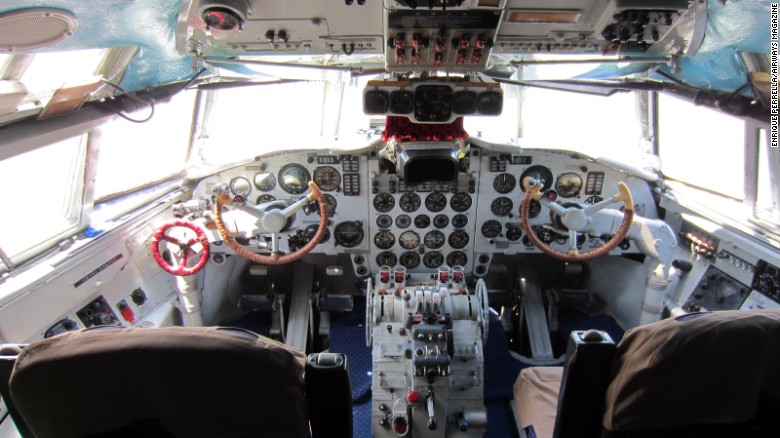 160630220618 north korea air koryo il 18 cockpit exlarge 169