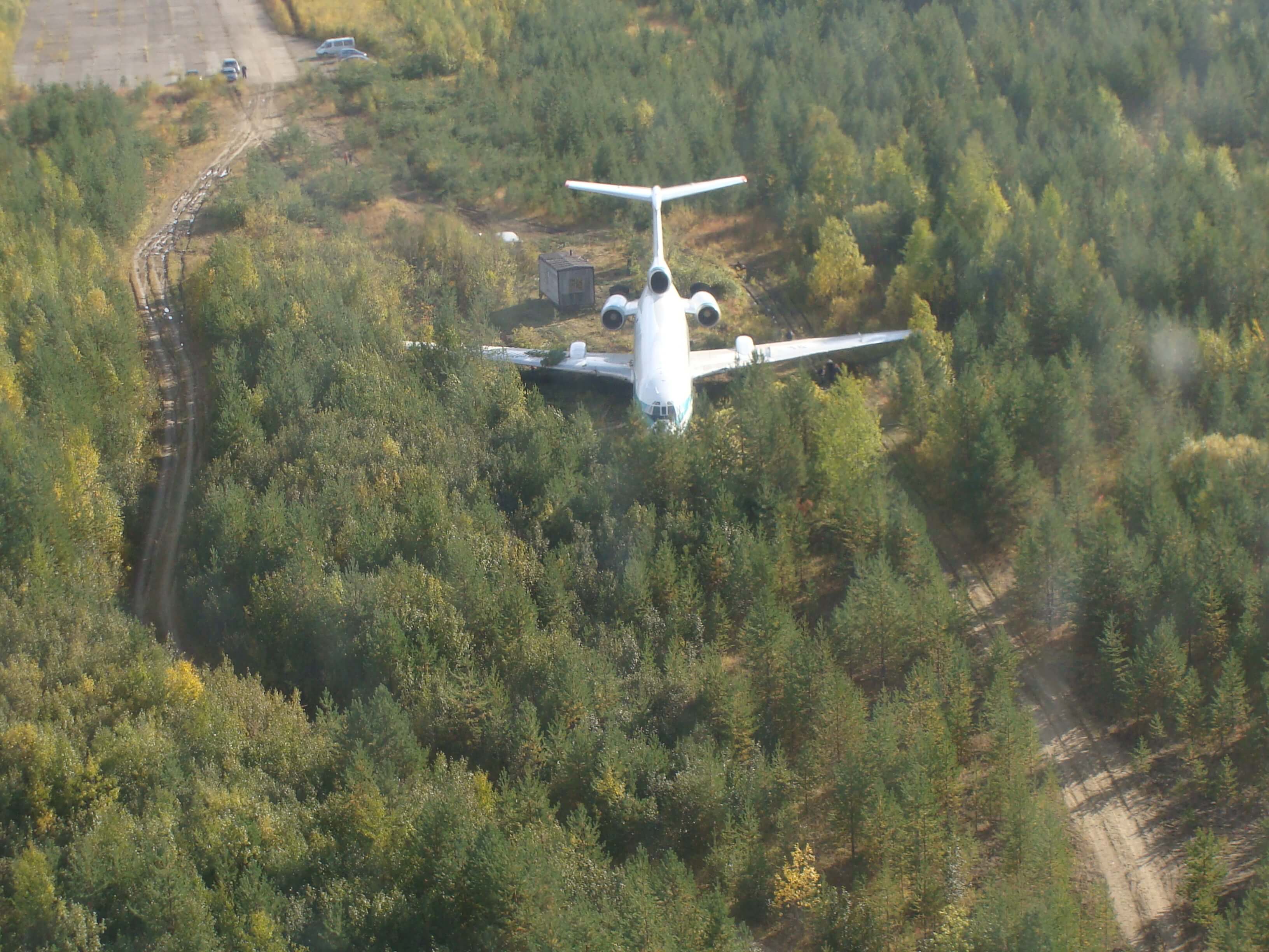 6 сентября 2010 года. Посадка ту-154 в Ижме. Ту 154 АЛРОСА Ижма. Посадка ту-134 на Икшинское водохранилище.