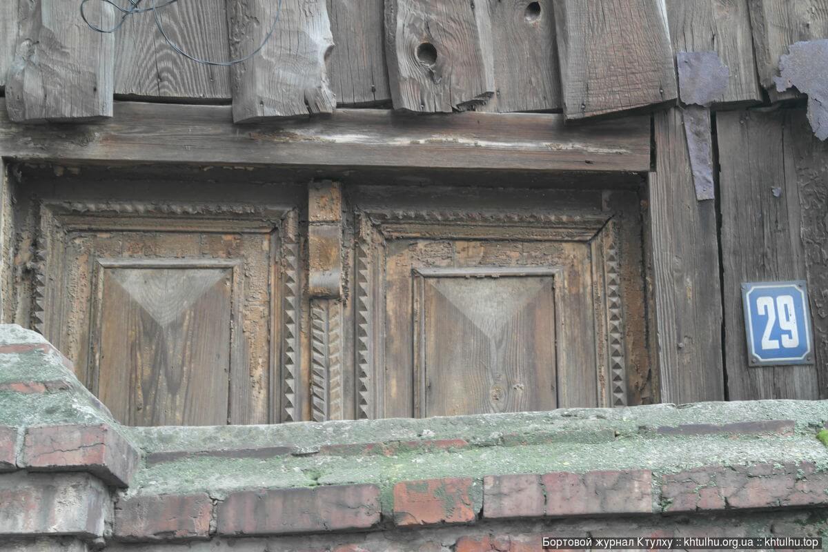 Днепр, ул. Исполкомовская, спрятали старинную дверь