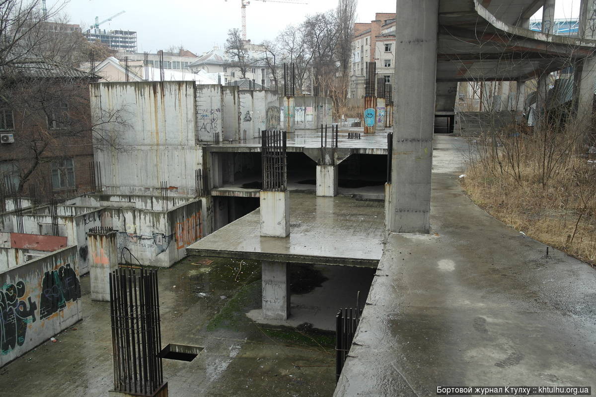 Днепр, заброшенный недострой на бульваре Кучеревского::Бортовой журнал Ктулху::khtulhu.org.ua