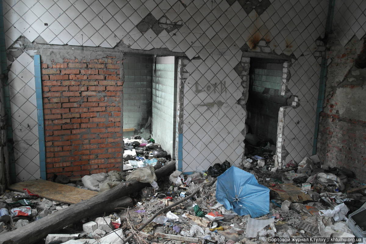 Днепр, заброшенный разрушающийся дом на бульваре Кучеревского::Бортовой журнал Ктулху::khtulhu.org.ua