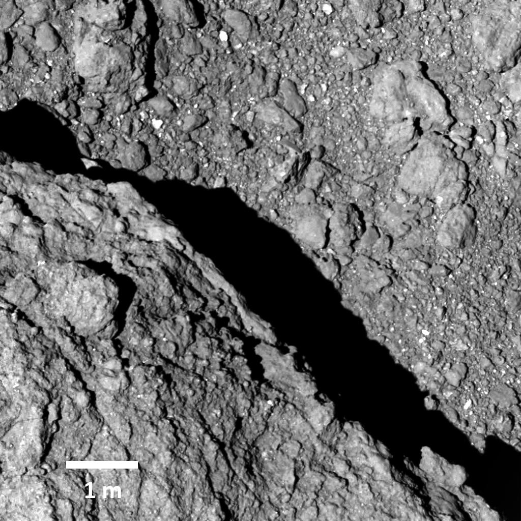 ONC-T (Optical Navigation Camera - Telescopic) Фото поверхности астероида Рюгу (Image credit※: JAXA, University of Tokyo, Kochi University, Rikkyo University, Nagoya University, Chiba Institute of Technology, Meiji University, Aizu University, AIST).