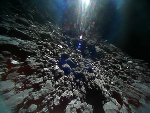 Image credit: JAXA Фото поверхности астероида Рюгу