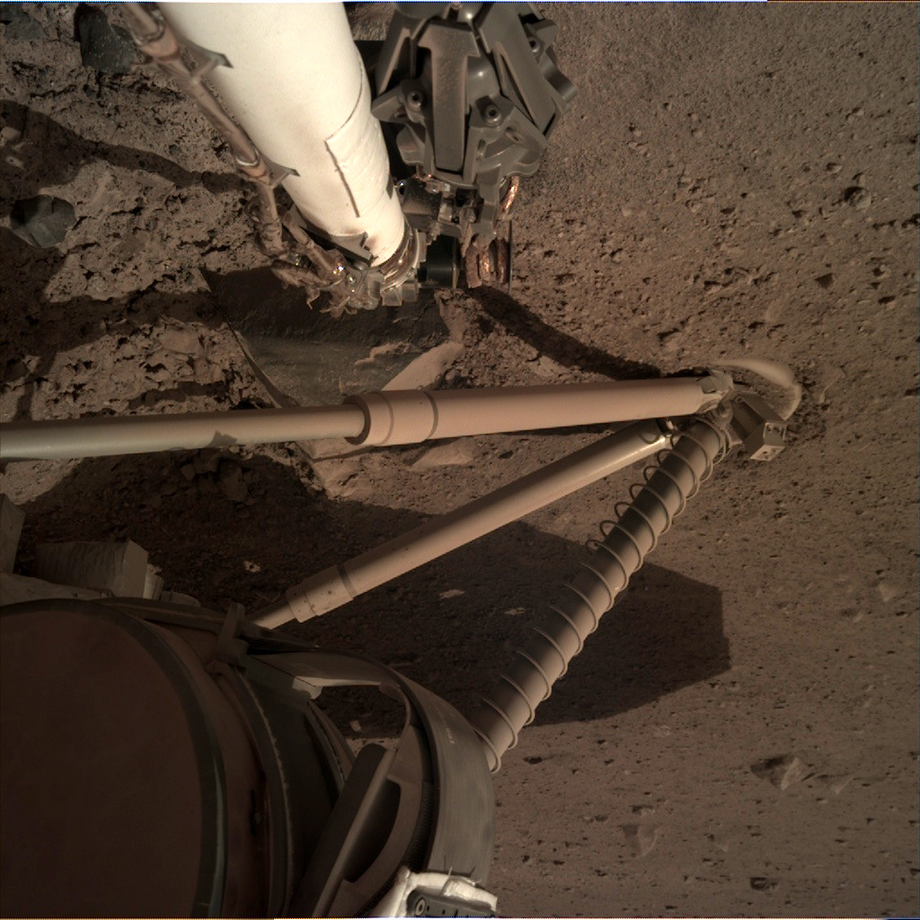  mars.nasa.gov insight raw images surface sol 0018 idc D001R0018 598130890EDR F0707 0010M 