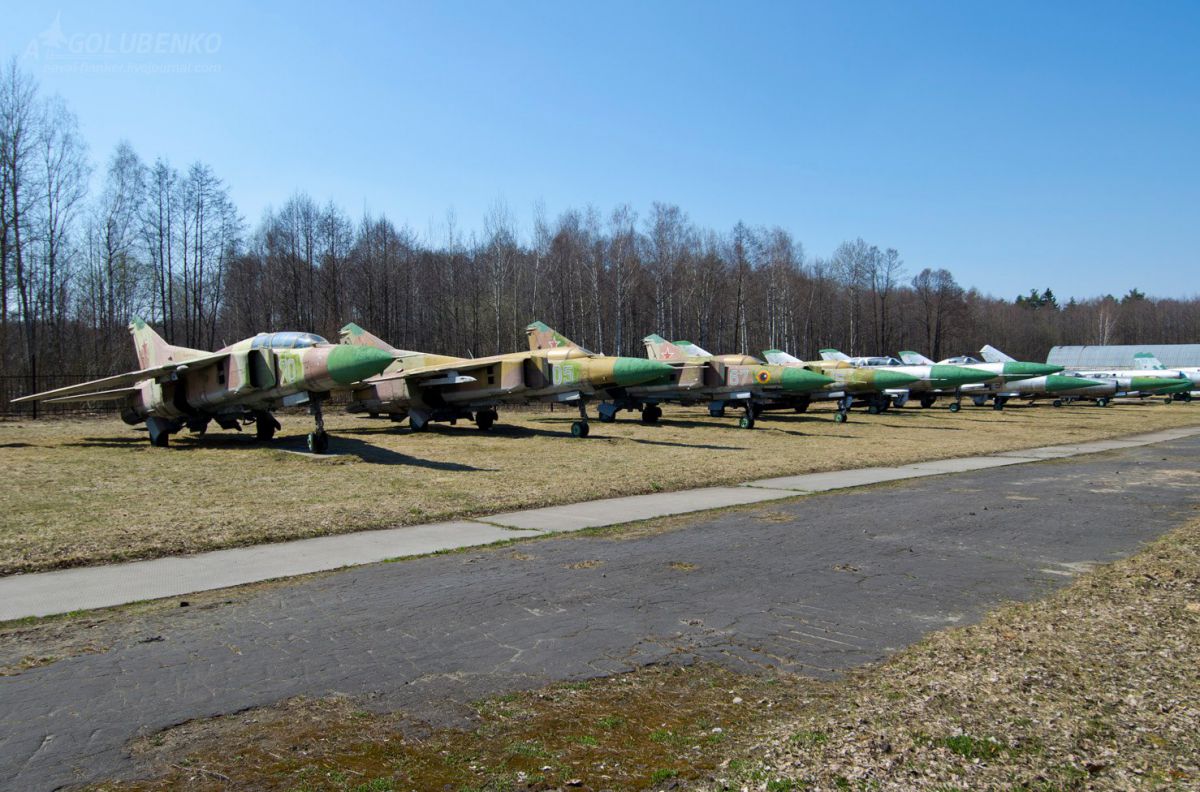 линейка МиГ-23 и Су-15, различных модификаций
